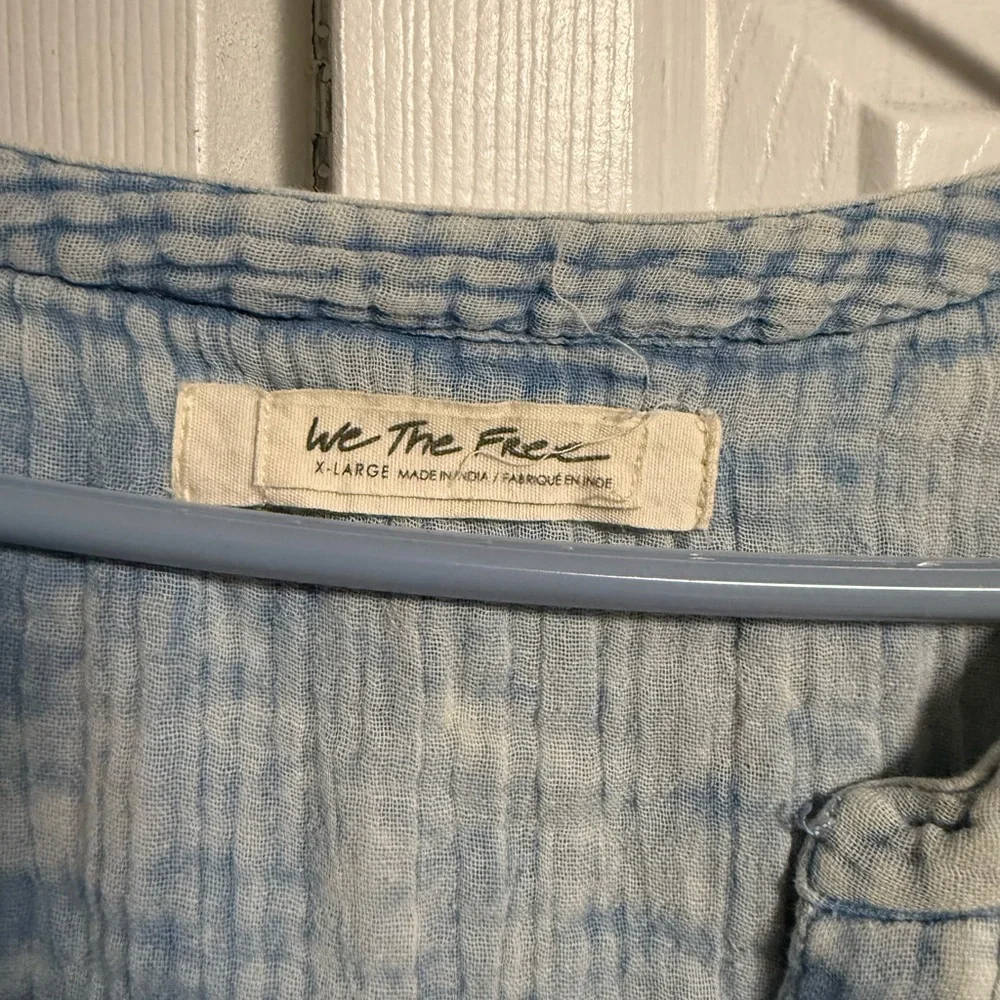 We The Free Sky Blue Crinkled Blouse - Picture 2 of 3